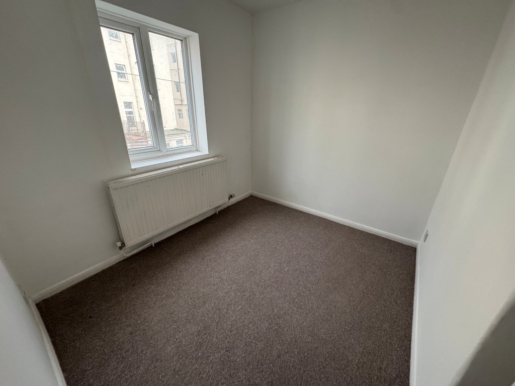 Lot: 103 - FOUR-BEDROOM SEMI-DETACHED HOUSE - Bedroom 4